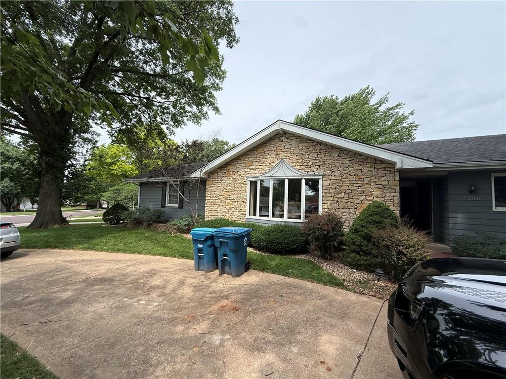 7206 W 101st Terrace Property Photo 1