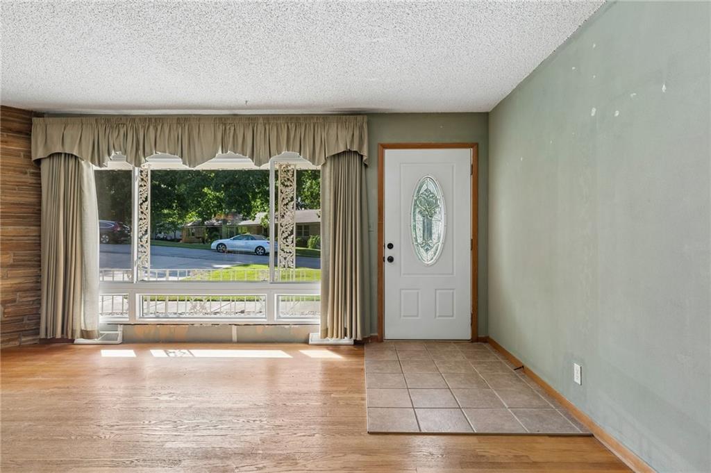 6826 N Baltimore Avenue Property Photo 5