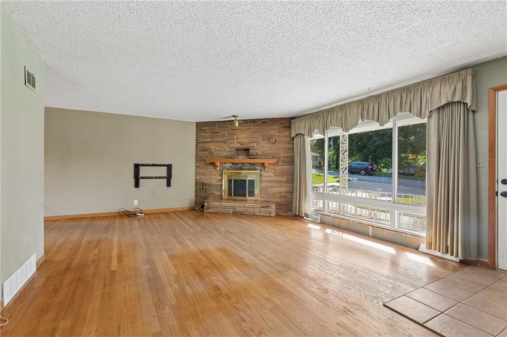 6826 N Baltimore Avenue Property Photo 6