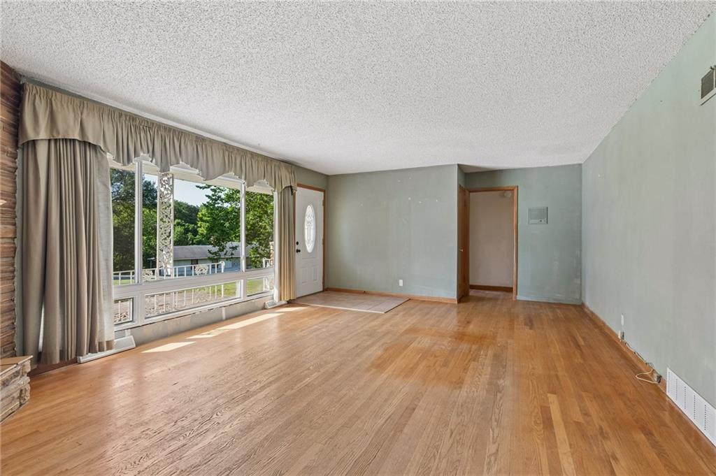 6826 N Baltimore Avenue Property Photo 7