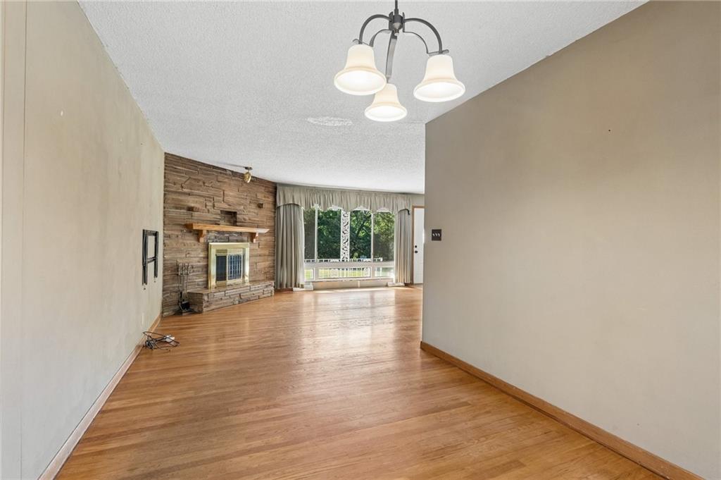 6826 N Baltimore Avenue Property Photo 8