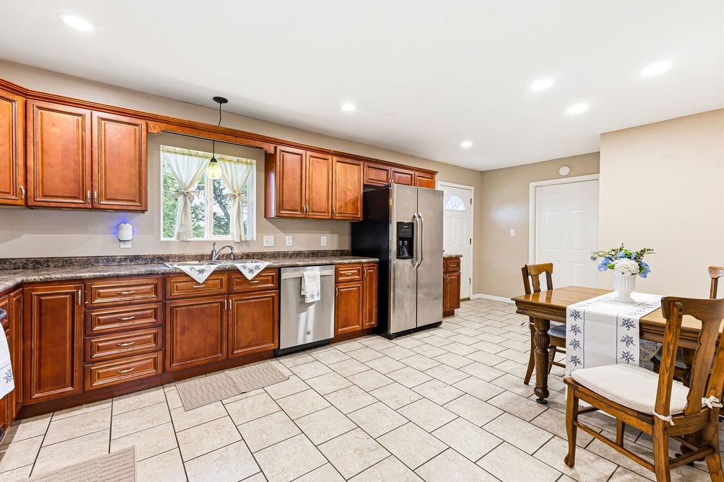 24635 Icon Road Property Photo 6