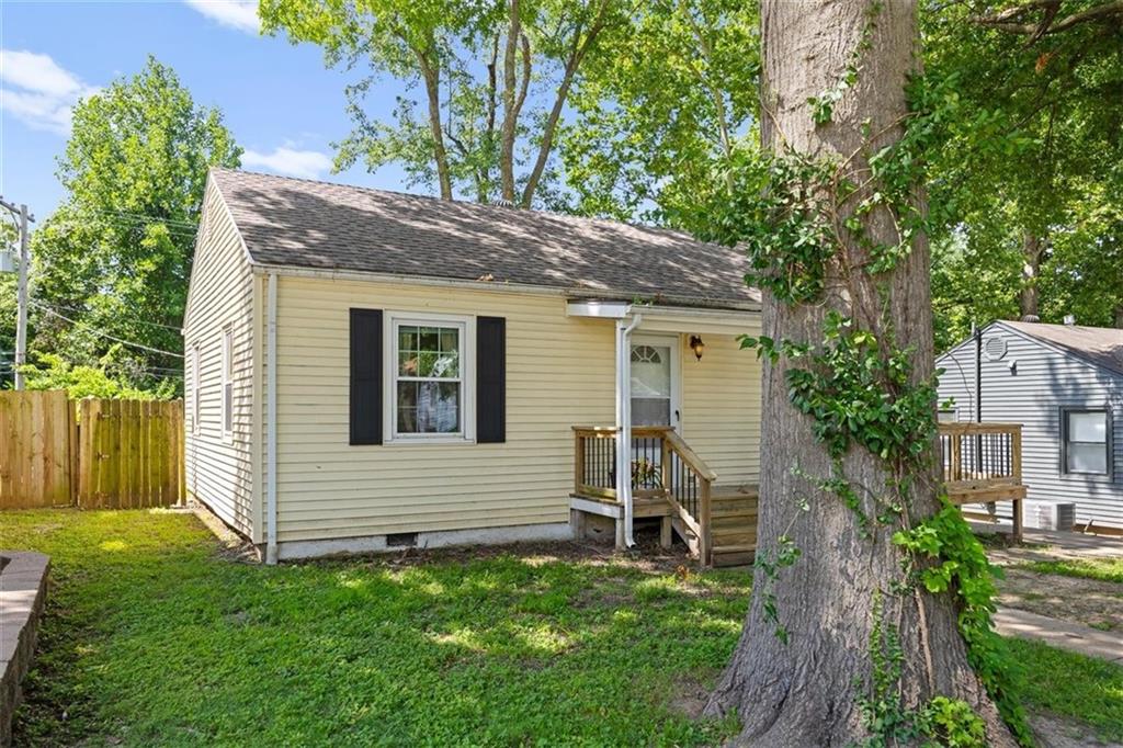 1225 43rd Street Property Photo 4