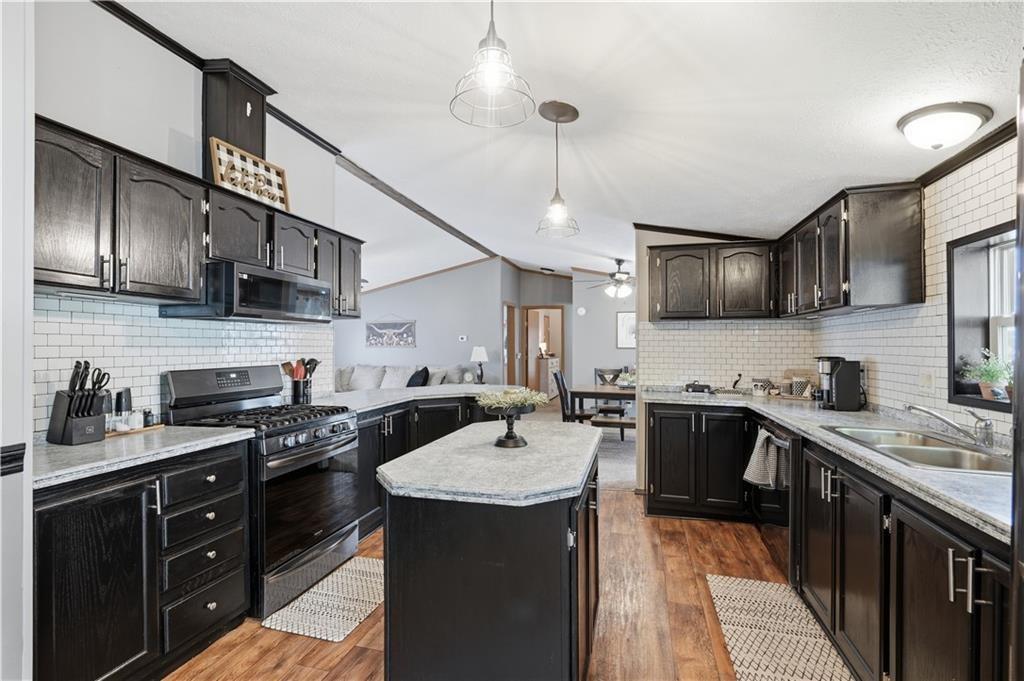 806 West Street Property Photo 15