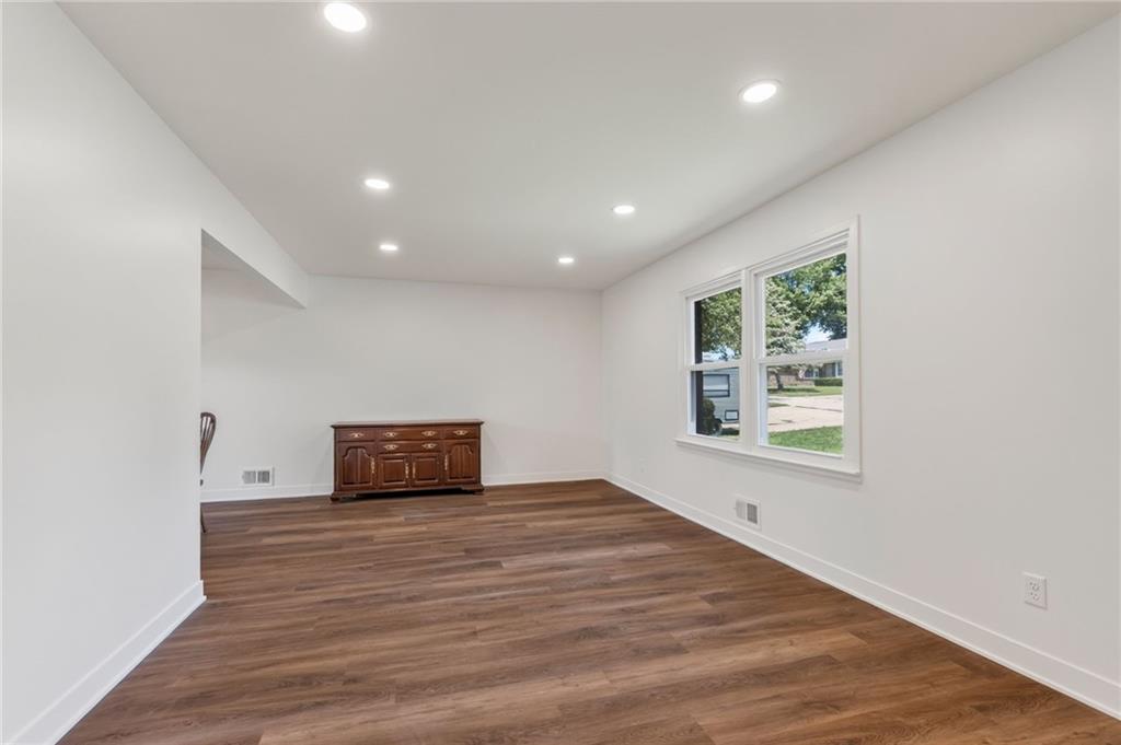 1006 Orrington Place Property Photo 4