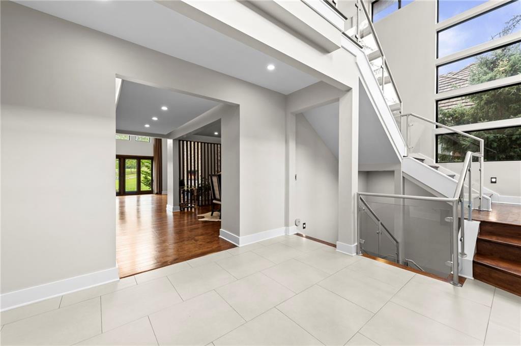 6537 Ridge Road Property Photo 6