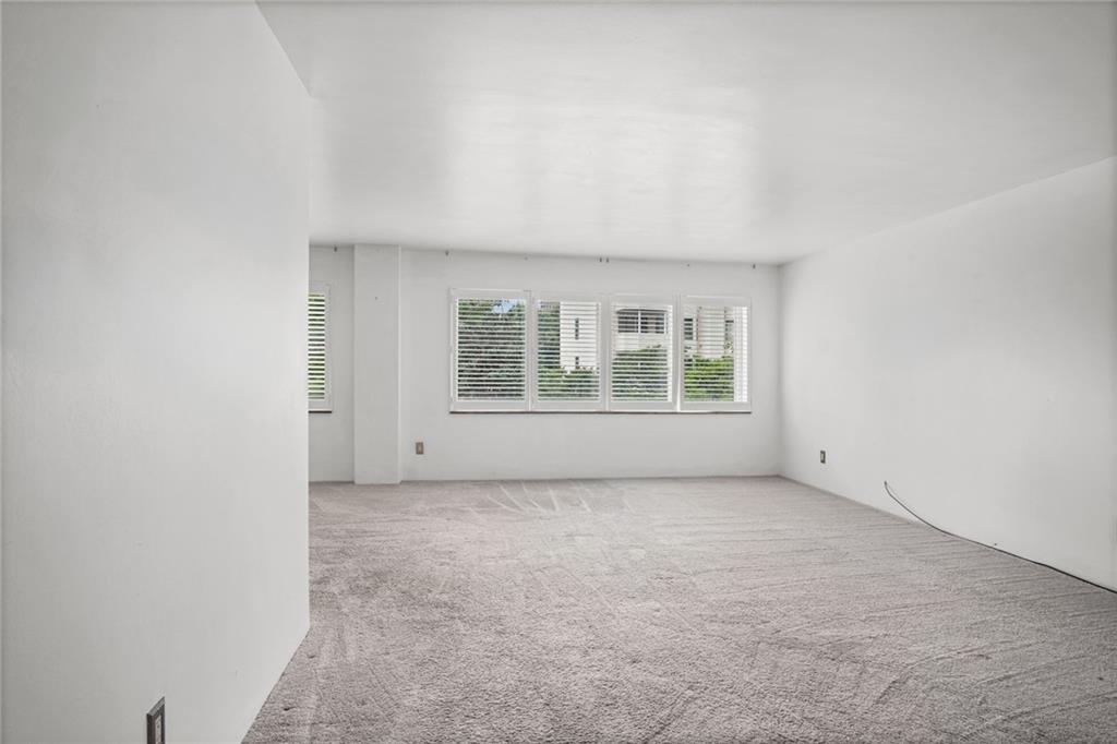 4550 Warwick Boulevard Property Photo 7