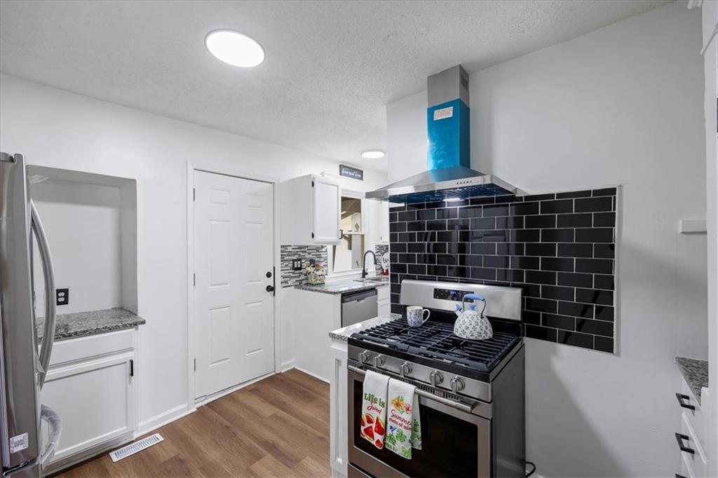 650 Parallel Avenue Property Photo 11