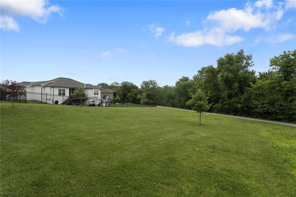 404 Ne Pavilion Drive Property Photo 46