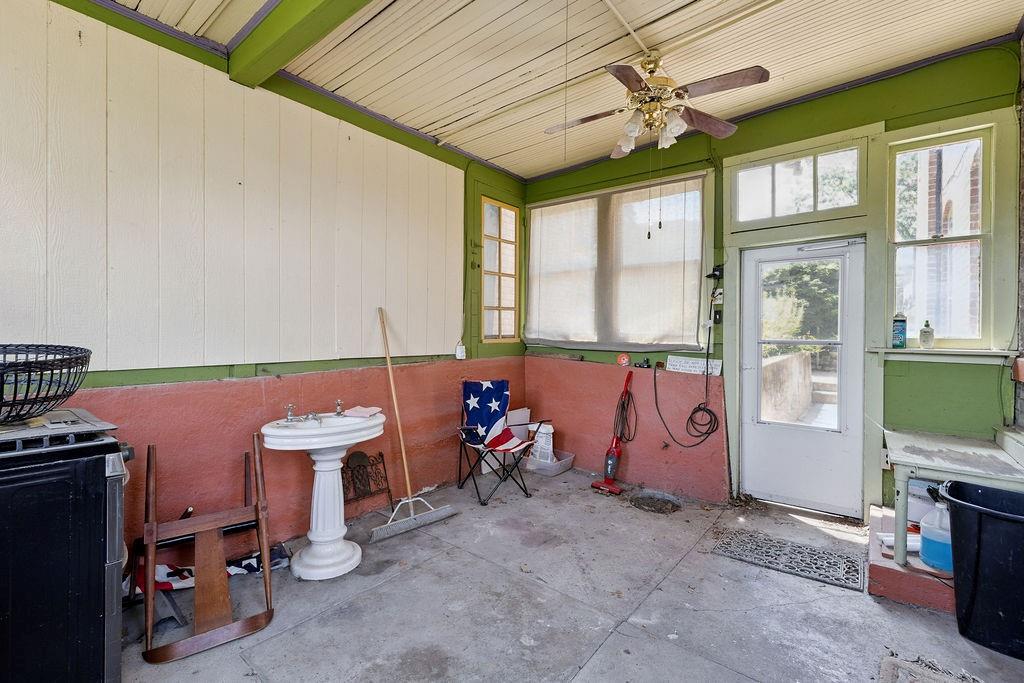 1102 Felix Street Property Photo 94