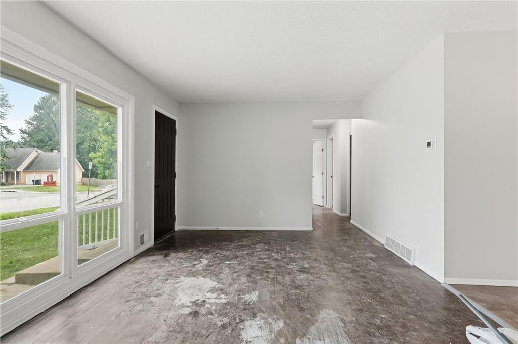 7900 Longview Road Property Photo 14