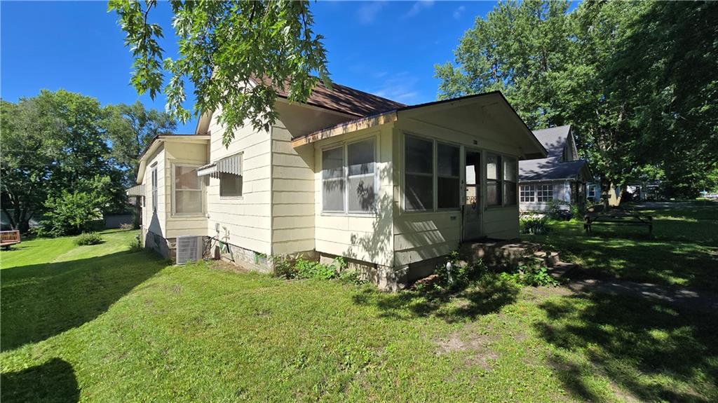419 E 5th Street Property Photo 2