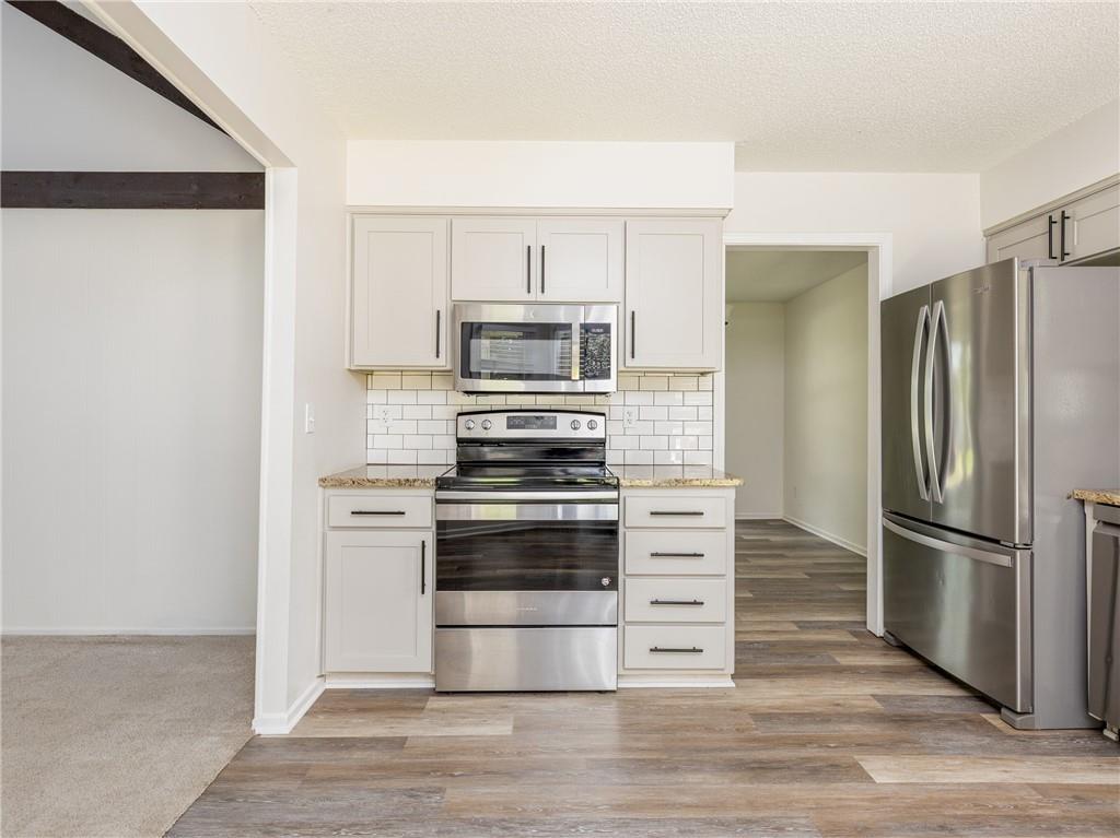 8016 Sunset Circle Property Photo 8