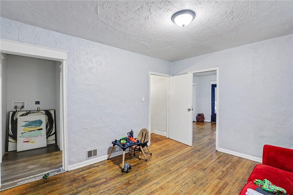 3915 Norledge Avenue Property Photo 8