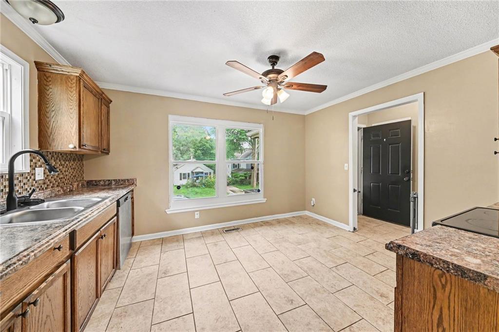 1322 S Hocker Avenue Property Photo 6