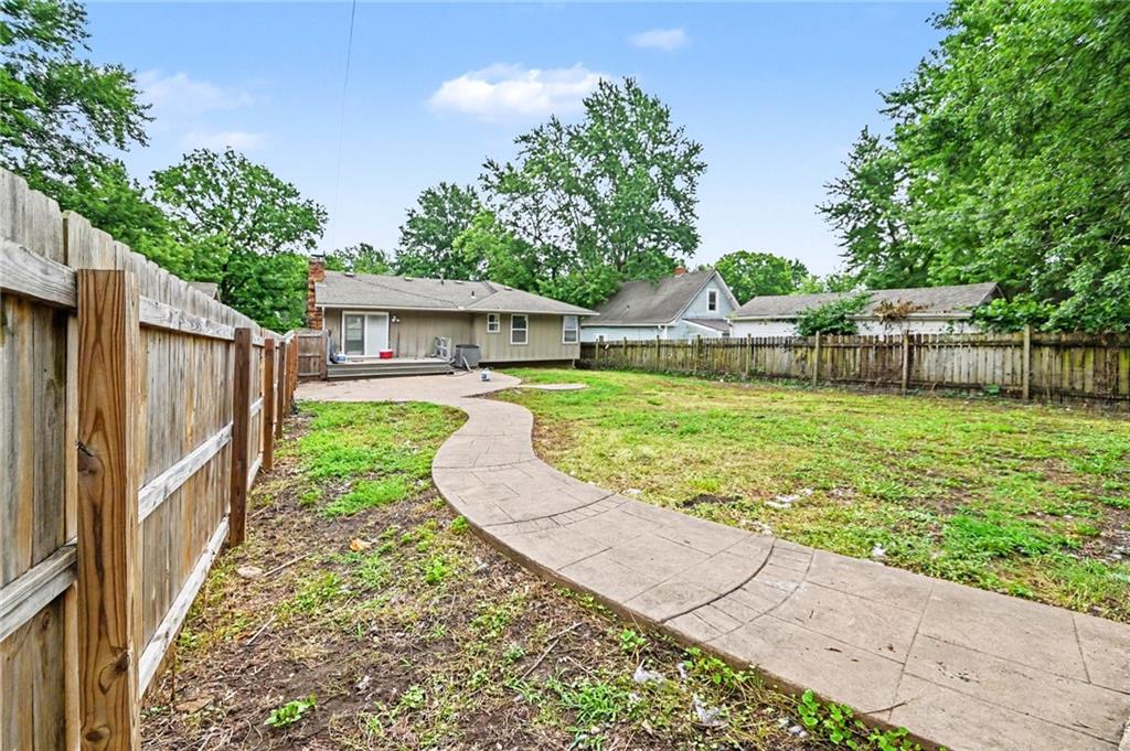 1322 S Hocker Avenue Property Photo 25