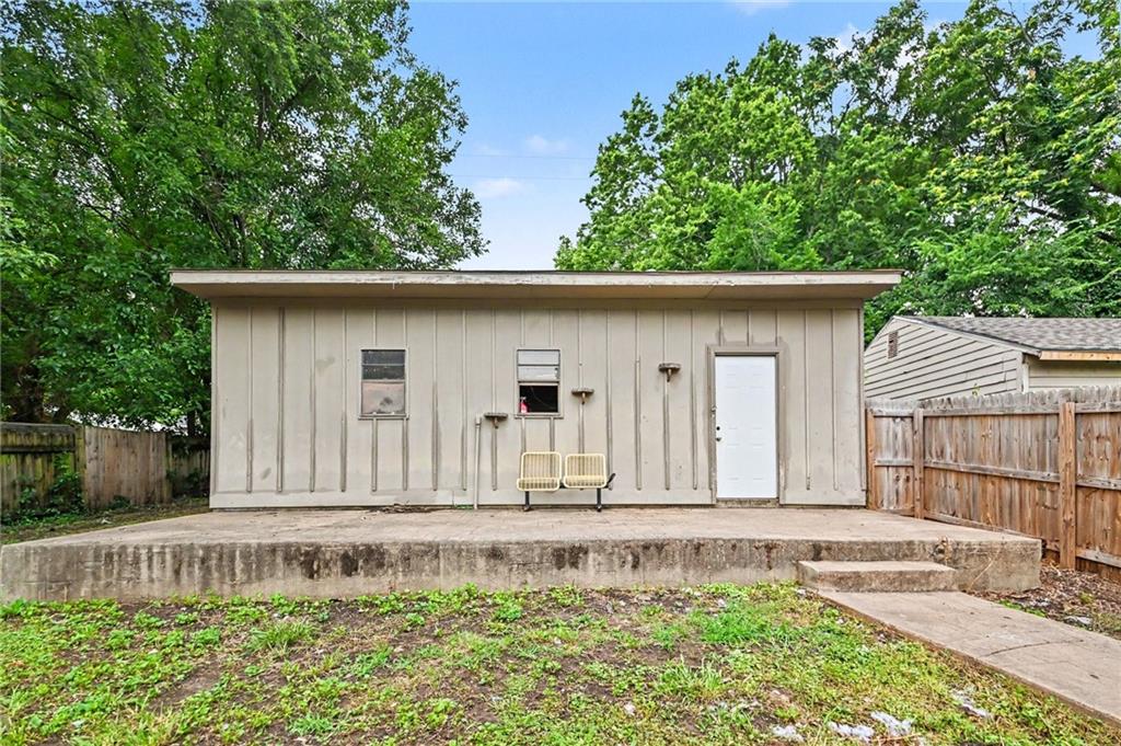 1322 S Hocker Avenue Property Photo 29
