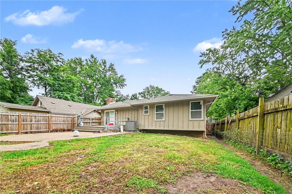 1322 S Hocker Avenue Property Photo 32