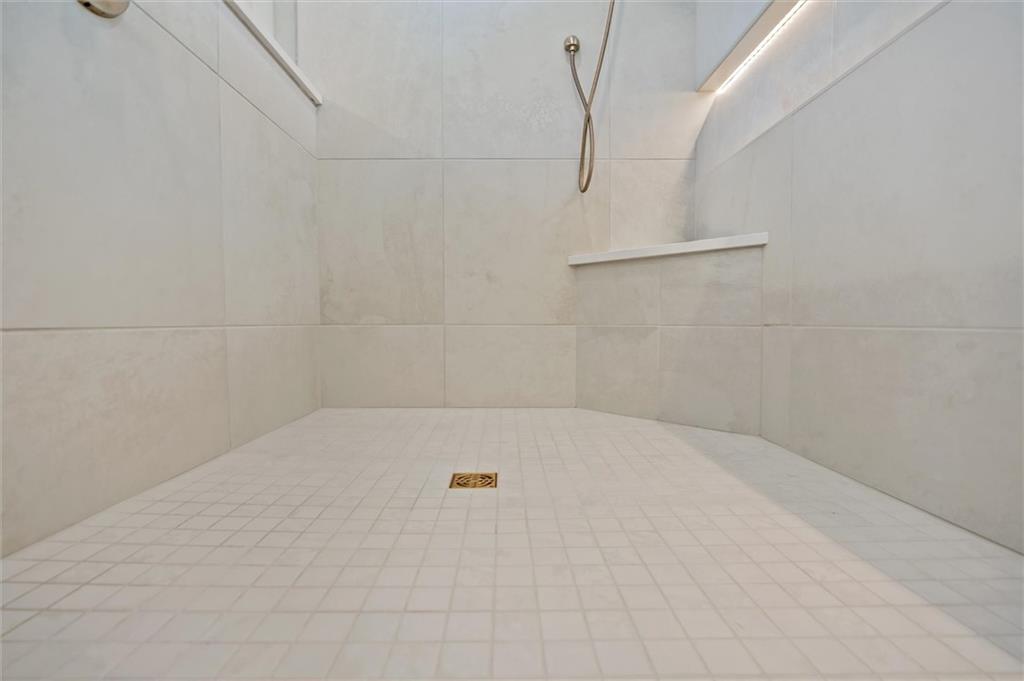 2705 Ne Wheatley Drive Property Photo 27