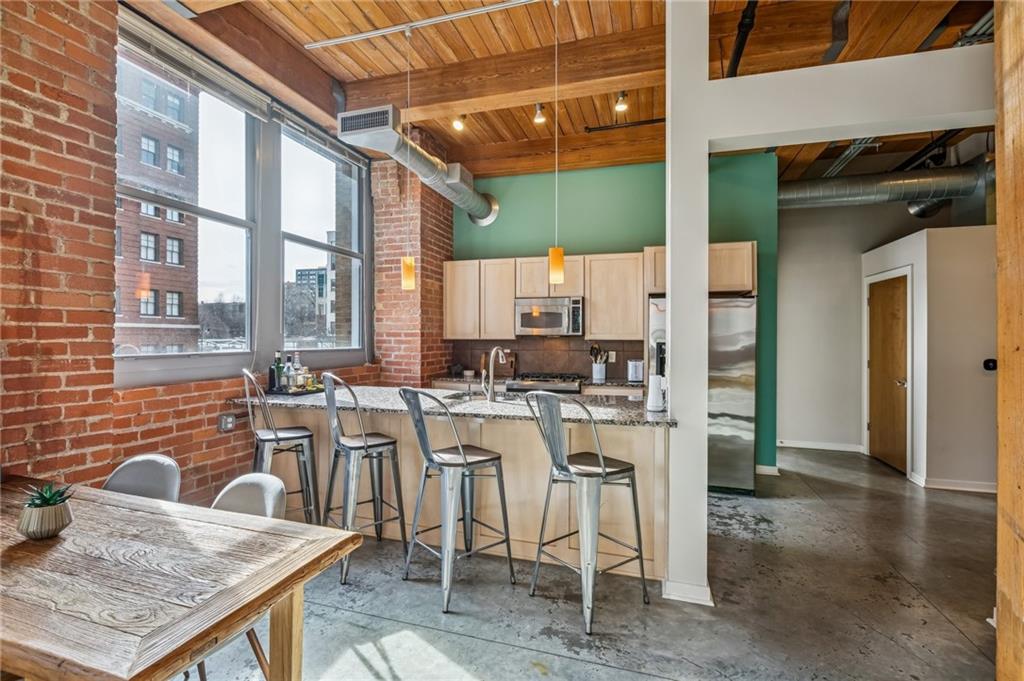 712 Broadway Boulevard Property Photo 3