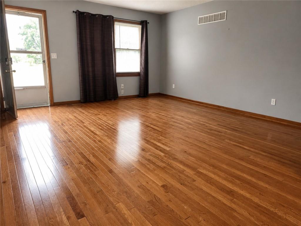 227 E Colleen Drive Property Photo 2