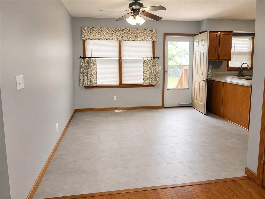 227 E Colleen Drive Property Photo 3