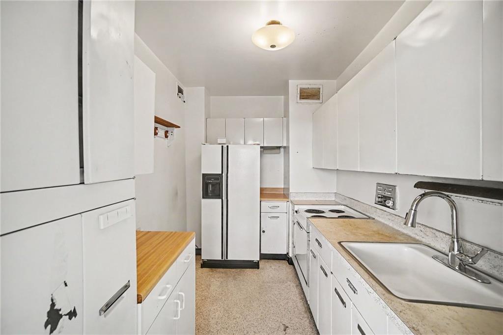 333 W Meyer Boulevard Property Photo 2