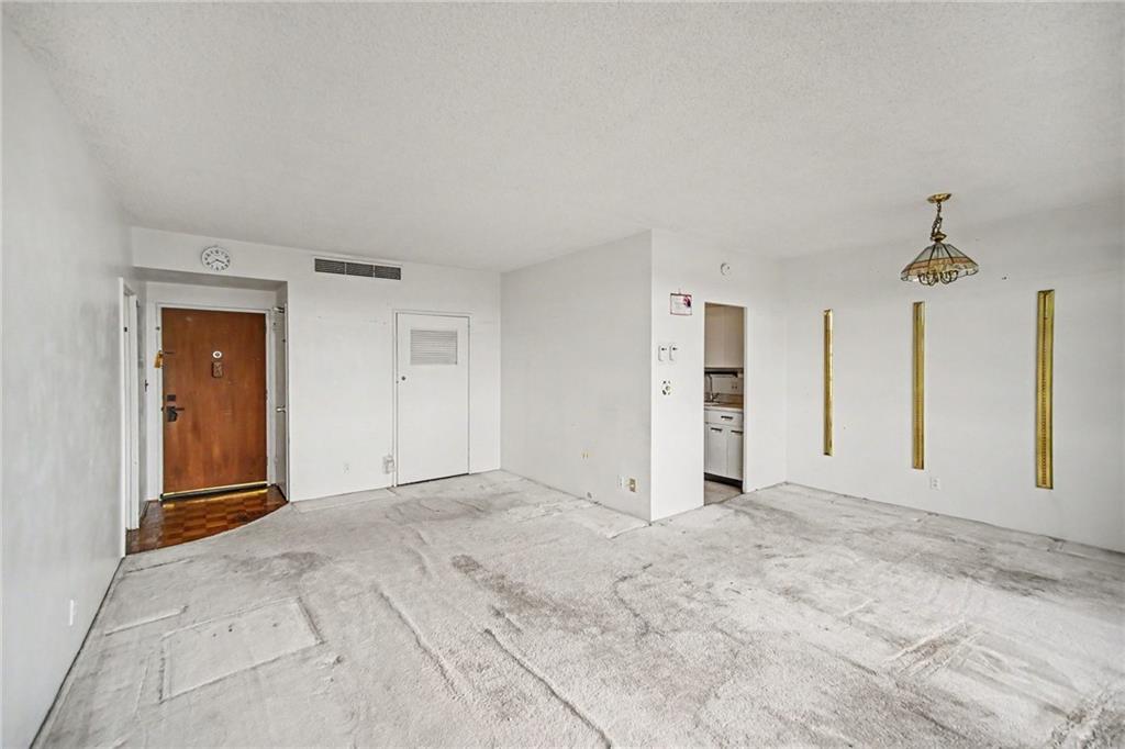 333 W Meyer Boulevard Property Photo 3