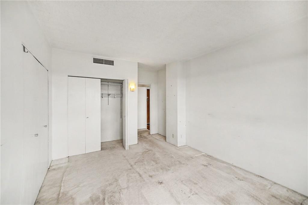 333 W Meyer Boulevard Property Photo 6