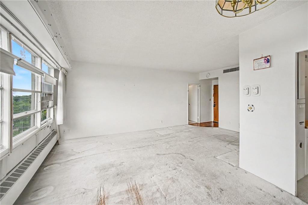 333 W Meyer Boulevard Property Photo 7