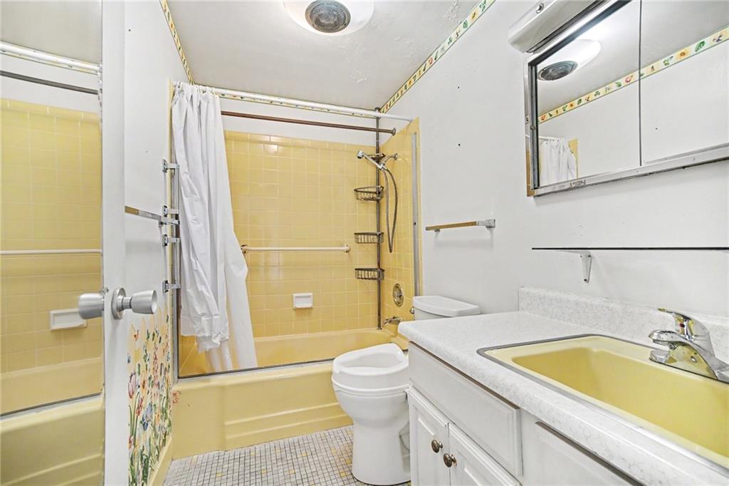 333 W Meyer Boulevard Property Photo 9