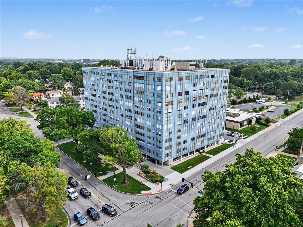 333 W Meyer Boulevard Property Photo 18