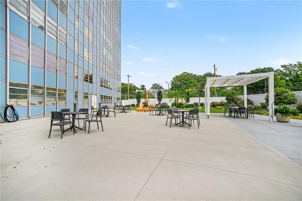333 W Meyer Boulevard Property Photo 27