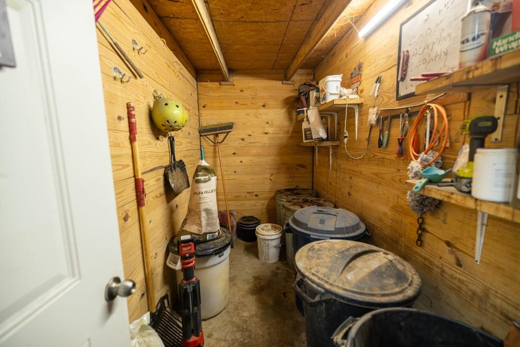 620 Sw T Highway Property Photo 35