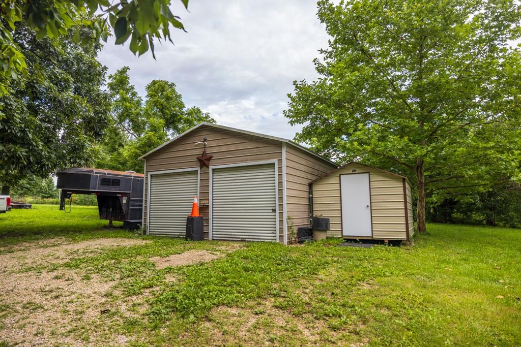 620 Sw T Highway Property Photo 53