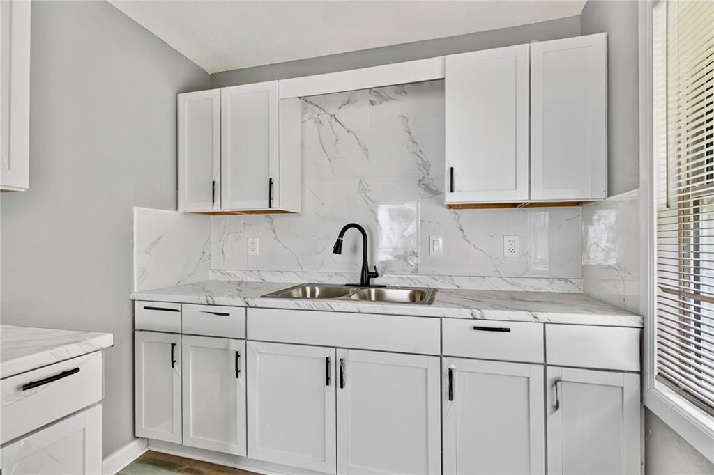 4538 Jackson Avenue Property Photo 3
