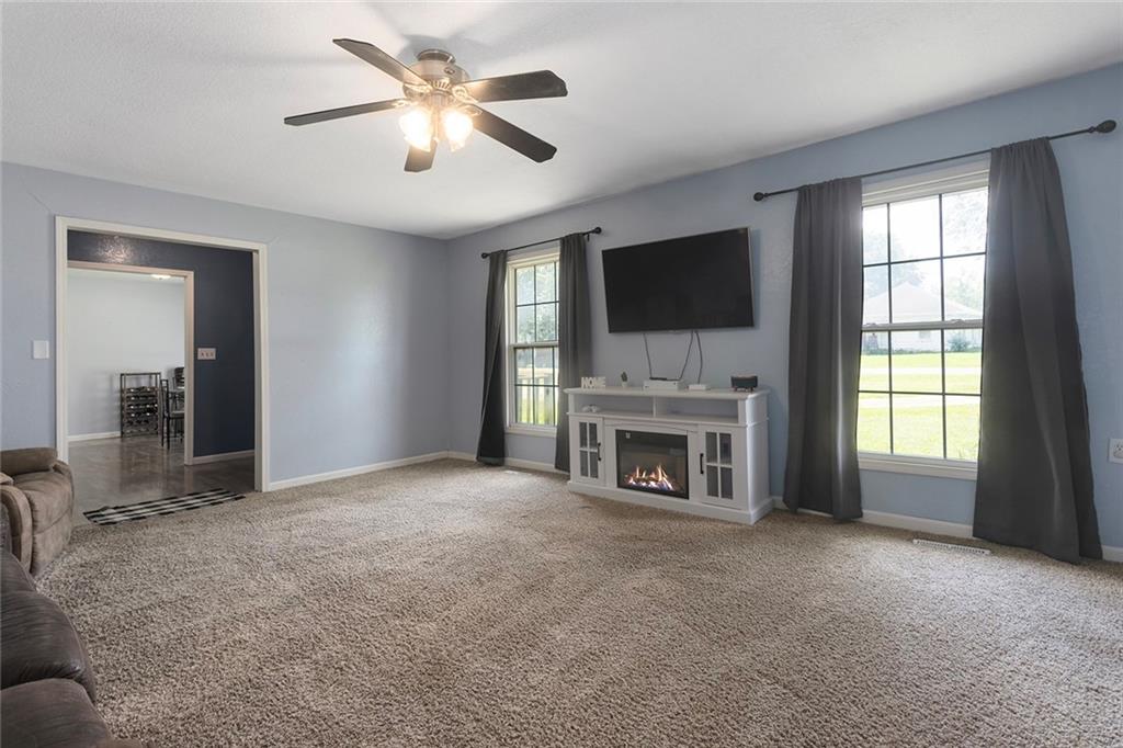 107 E Maple Street Property Photo 7