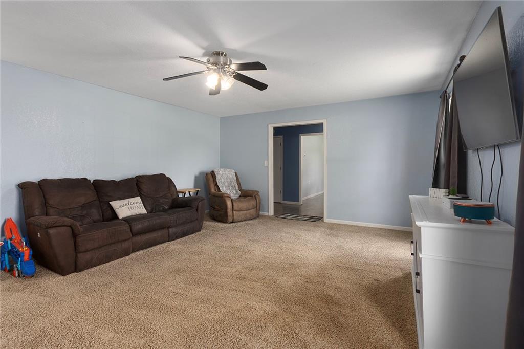 107 E Maple Street Property Photo 8