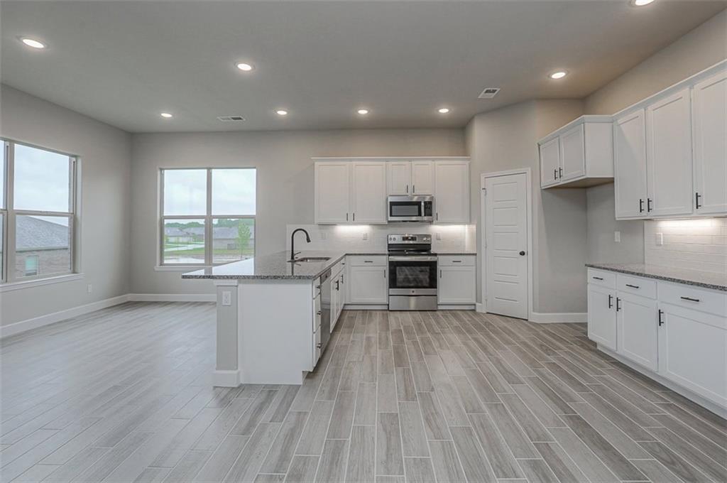 25241 W 92nd Terrace Property Photo 5