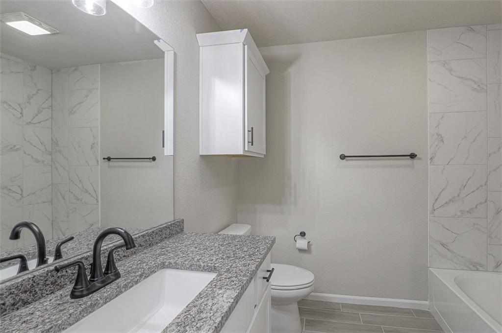25241 W 92nd Terrace Property Photo 11