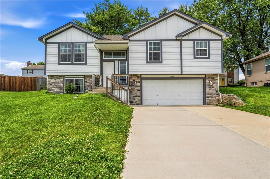 12704 Applewood Drive Property Photo 1