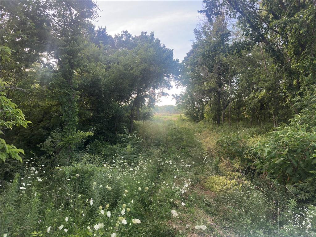 45101 E N Highway Property Photo 4