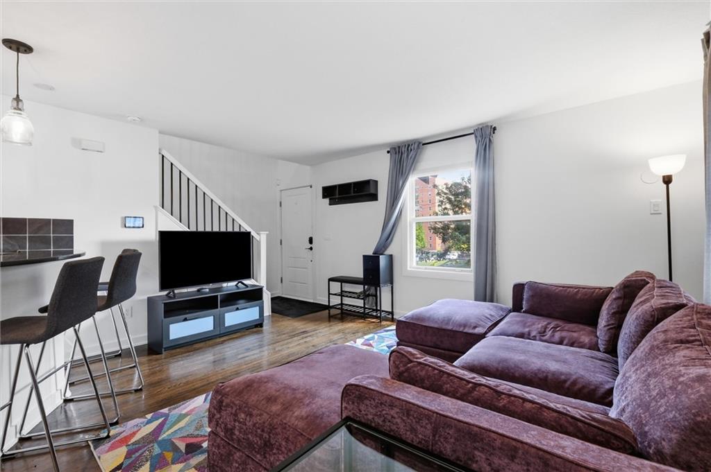 706 W 46th Street Property Photo 6