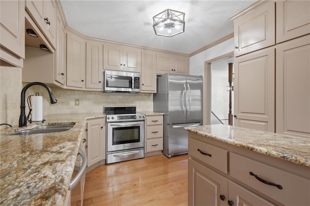 1003 N Garner Street Property Photo 10