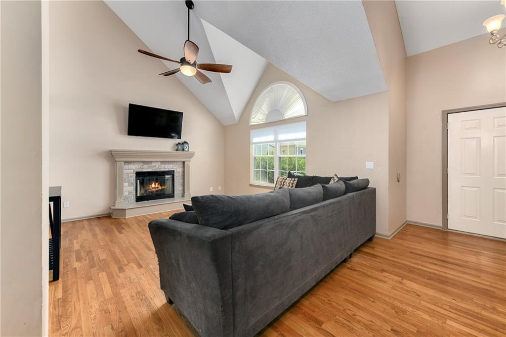 604 Hawthorne Place Property Photo 8