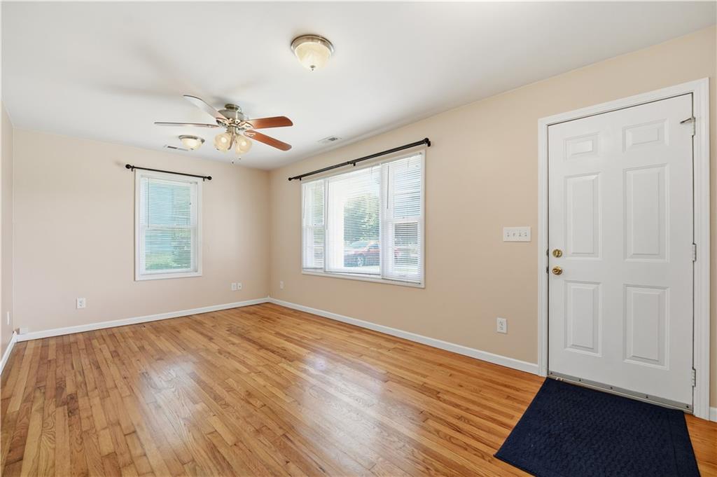 1430 S Kings Highway Property Photo 11