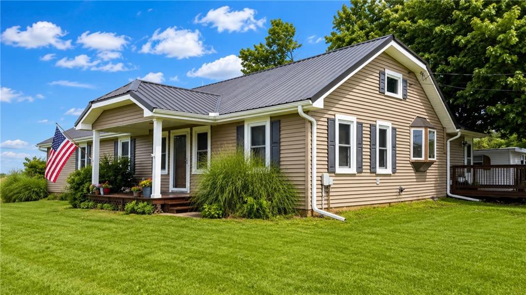 1213 Ne J Highway Property Photo 3