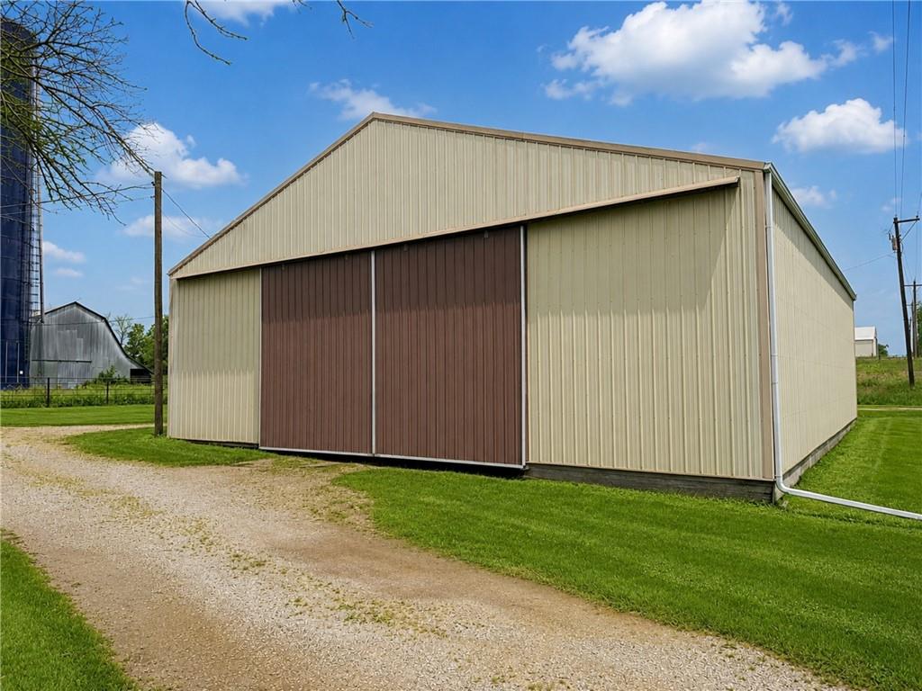 1213 Ne J Highway Property Photo 6
