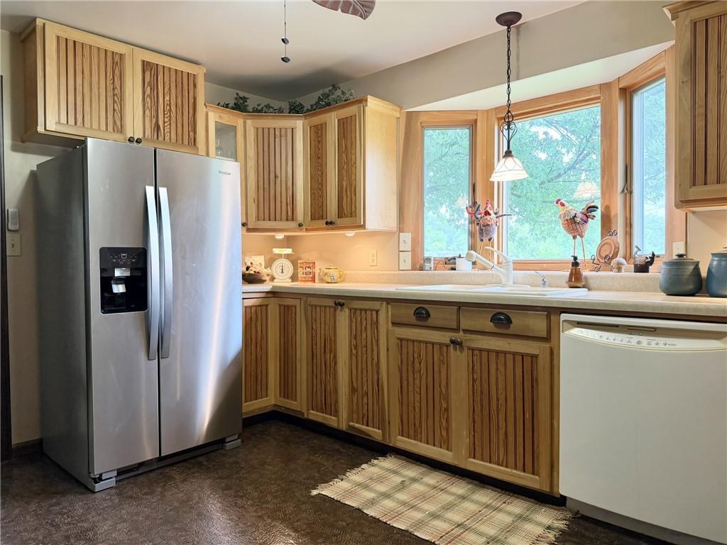1213 Ne J Highway Property Photo 8