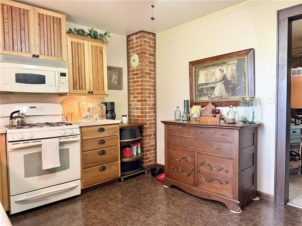 1213 Ne J Highway Property Photo 10